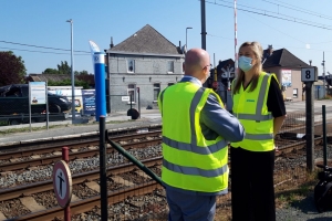 Eerste roodlichtcamera's aan overweg in gebruik genomen